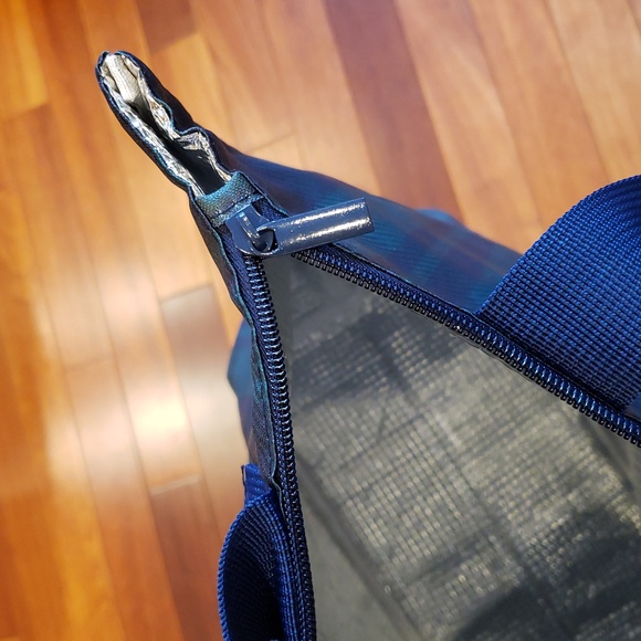 Polyester canvas tote bag. Lightweight, Insulated. New with tags. - Picture 7 of 8